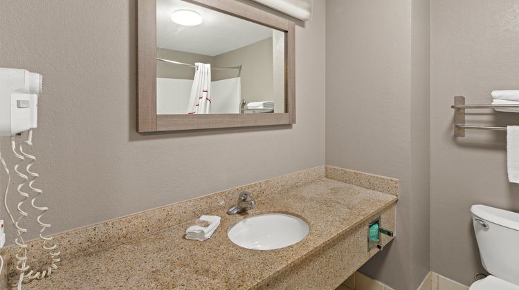 Red Roof Inn & Suites Newnan Room