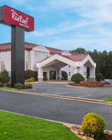 Red Roof Inn & Suites Newnan