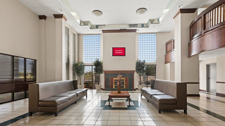 Red Roof Inn & Suites Newnan Lobby