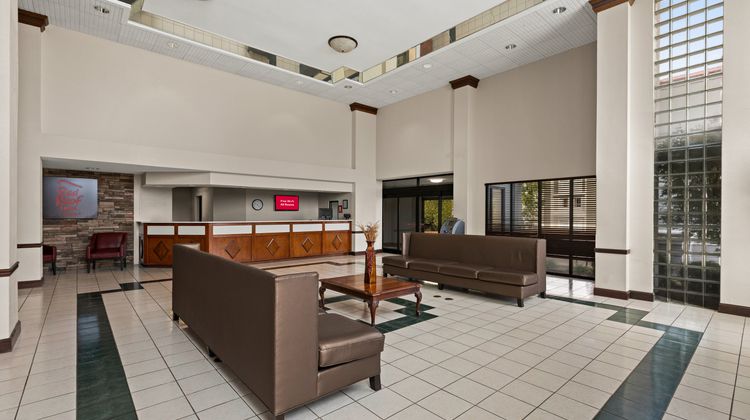 Red Roof Inn & Suites Newnan Lobby