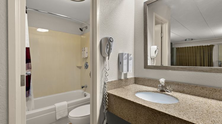 Red Roof Inn Cleveland - Westlake Room