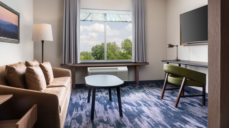 Fairfield Inn & Suites Cleveland Room