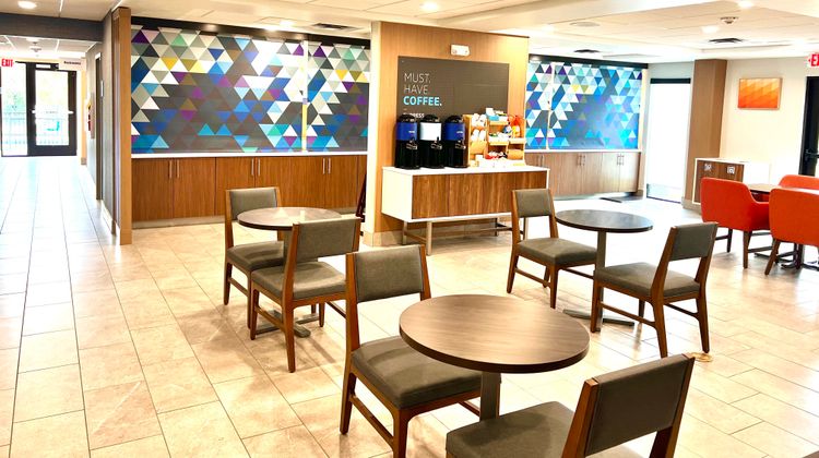 Holiday Inn Express Madison Lobby