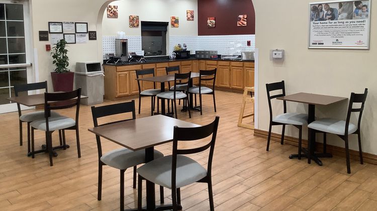HomeTowne Studios Amarillo West Restaurant
