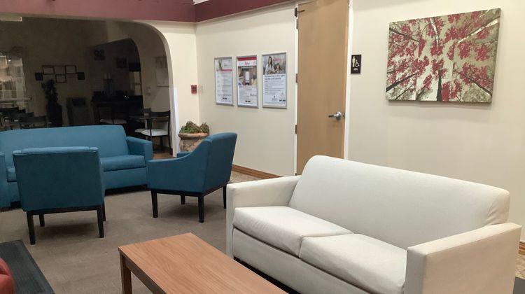 HomeTowne Studios Amarillo West Lobby