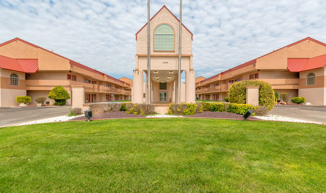 HomeTowne Studios Amarillo West Exterior