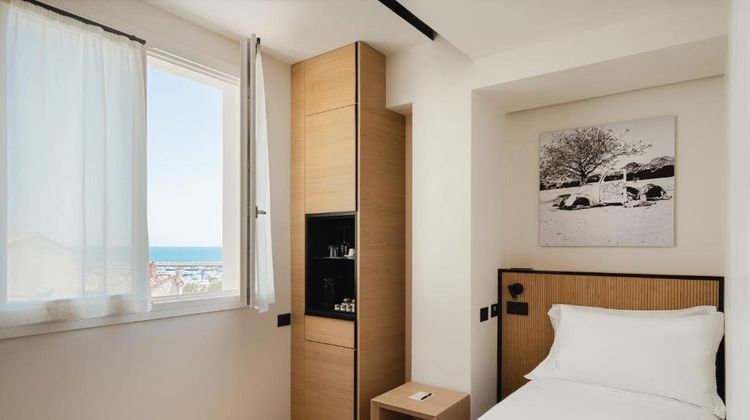 View Place Room
