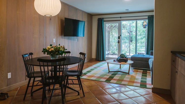 Stagecoach Inn Suite