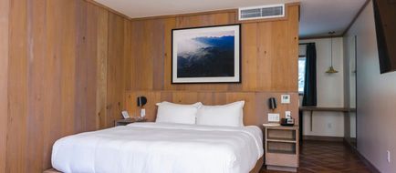 Stagecoach Inn Room