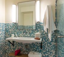 Stagecoach Inn Room