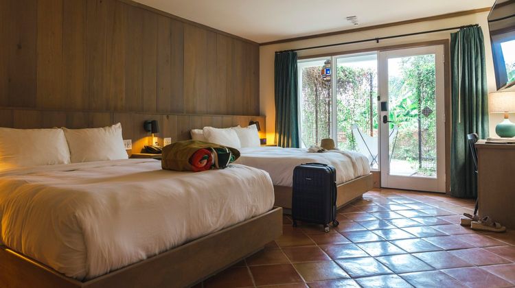 Stagecoach Inn Room
