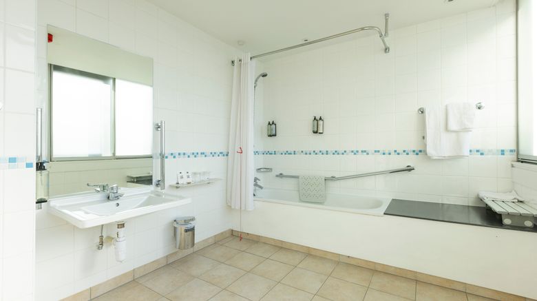 <b>Holiday Inn Glasgow Airport Room</b>. Images powered by <a href="https://www.leonardoworldwide.com/" title="Leonardo Worldwide" target="_blank">Leonardo</a>.