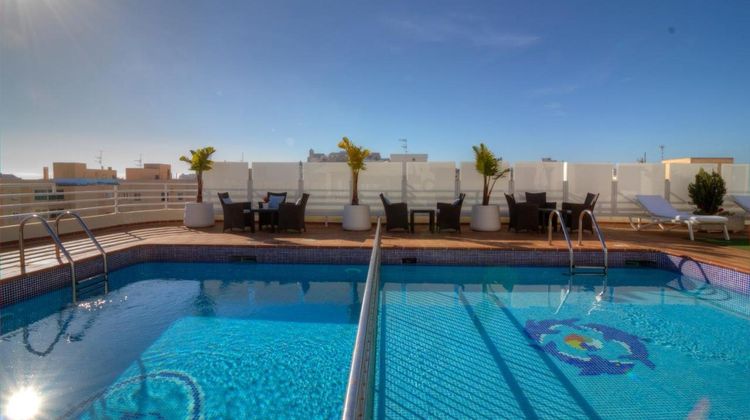 Royal Plaza Hotel Pool