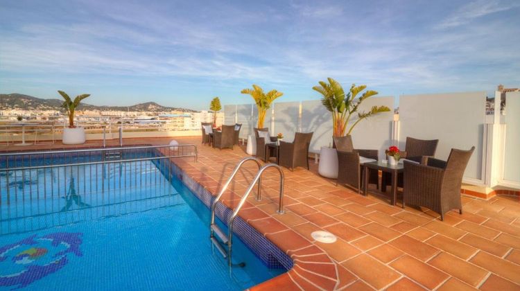 Royal Plaza Hotel Pool