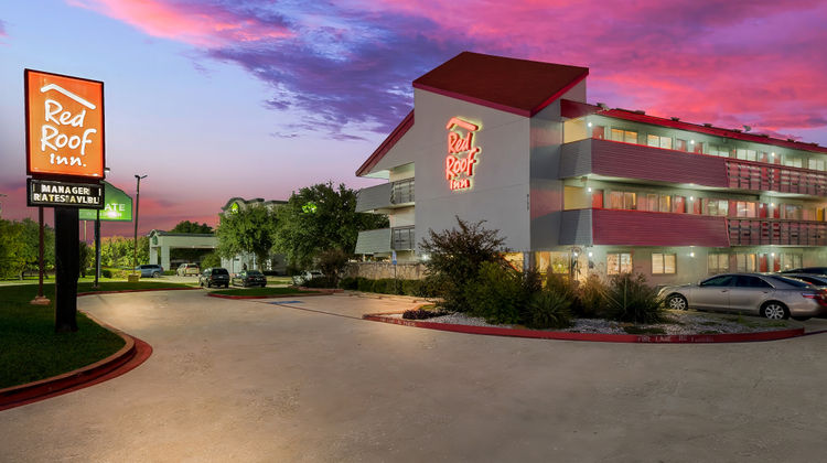 Red Roof Inn Dallas - DFW Airport Exterior