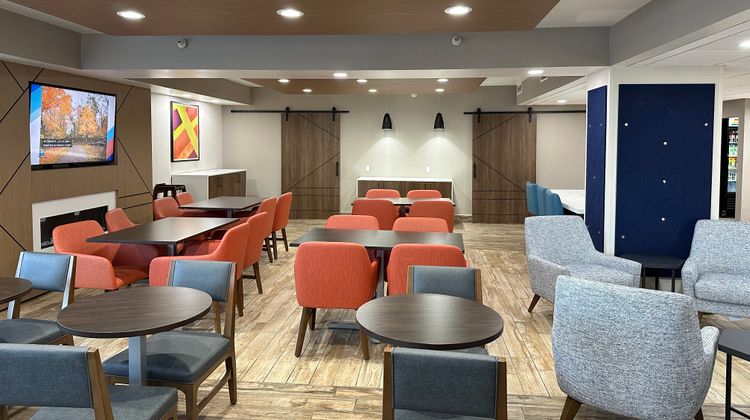 Holiday Inn Express & Suites Restaurant
