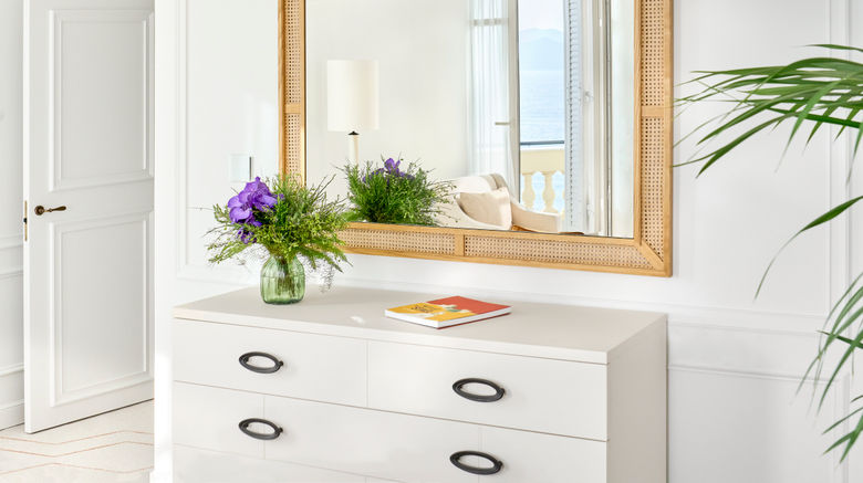 <b>Carlton Cannes, a Regent Hotel Suite</b>. Images powered by <a href="https://www.leonardoworldwide.com/" title="Leonardo Worldwide" target="_blank">Leonardo</a>.