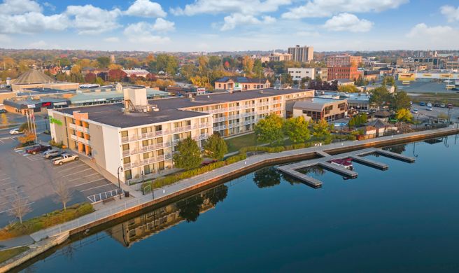 Holiday Inn Peterborough Waterfront Exterior