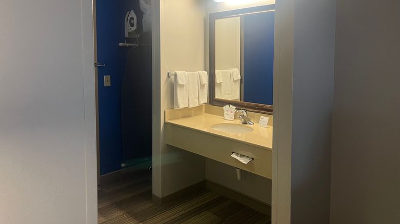 <b>Holiday Inn Express & Suites Room</b>. Images powered by <a href="https://www.leonardoworldwide.com/" title="Leonardo Worldwide" target="_blank">Leonardo</a>.