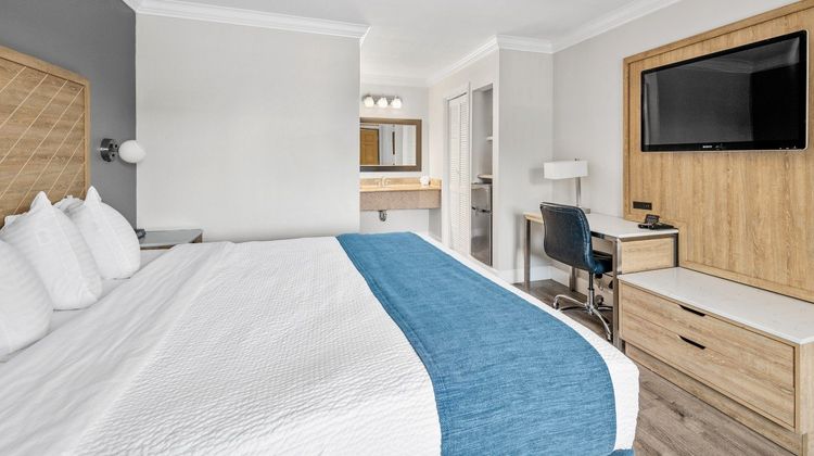 Vagabond Inn Whittier Room