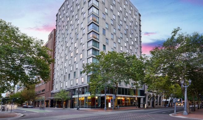Courtyard Portland City Center Exterior