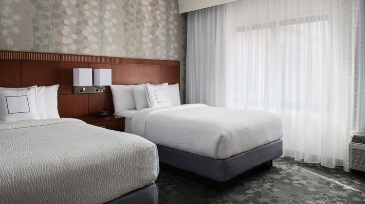 Courtyard Mahwah Suite