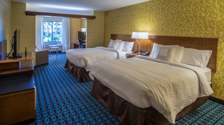 Fairfield Inn & Suites Wisconsin Dells Suite