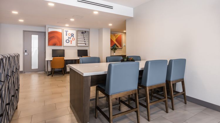 Holiday Inn Express Toronto-North York Restaurant
