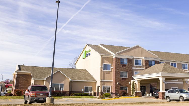 Holiday Inn Express Exterior