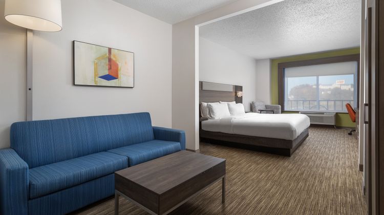 Holiday Inn Express Hotel & Suites Suite