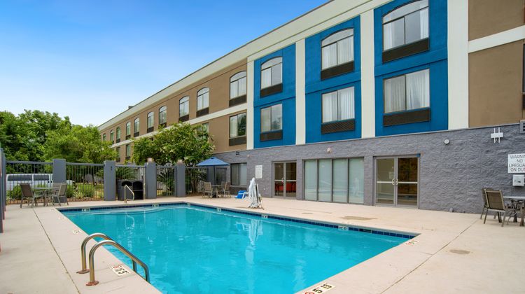 Holiday Inn Express & Suites I-65 Pool