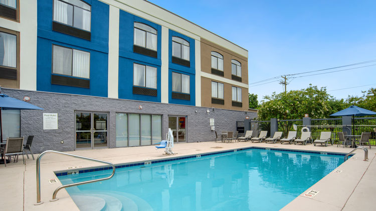 Holiday Inn Express & Suites I-65 Pool