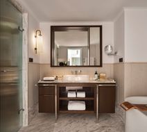 Rosewood Munich Room