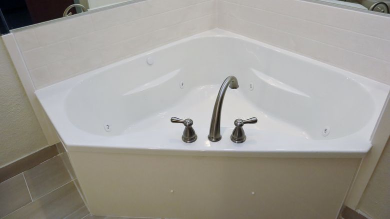 <b>Holiday Inn Express Hotel & Suites Room</b>. Images powered by <a href="https://www.leonardoworldwide.com/" title="Leonardo Worldwide" target="_blank">Leonardo</a>.