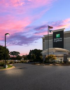 Holiday Inn Express Coliseum Central