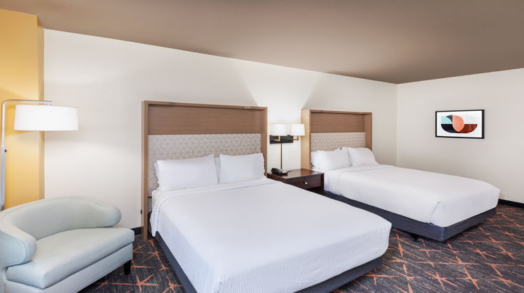 Holiday Inn & Suites Tulsa South Room