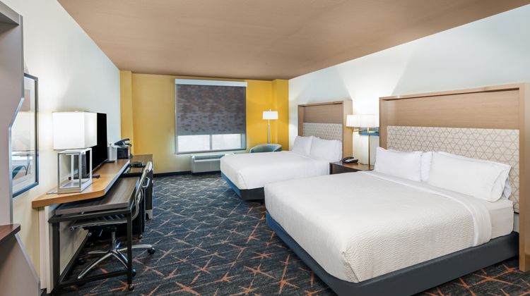 Holiday Inn & Suites Tulsa South Room
