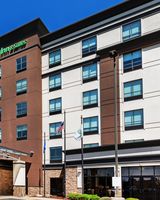 Holiday Inn & Suites Tulsa South