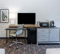 Holiday Inn & Suites Tulsa South Room