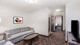 Holiday Inn & Suites Tulsa South Room