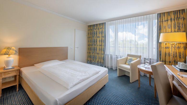 <b>Hotel Krefelder Hof Room</b>. Images powered by <a href="https://www.leonardoworldwide.com/" title="Leonardo Worldwide" target="_blank">Leonardo</a>.