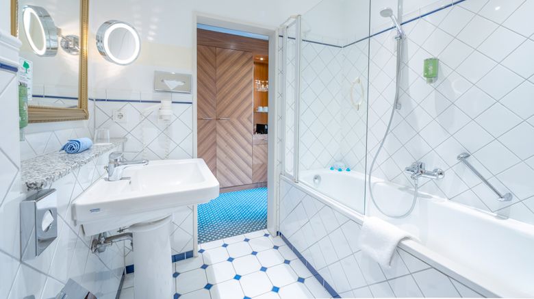 <b>Hotel Krefelder Hof Room</b>. Images powered by <a href="https://www.leonardoworldwide.com/" title="Leonardo Worldwide" target="_blank">Leonardo</a>.