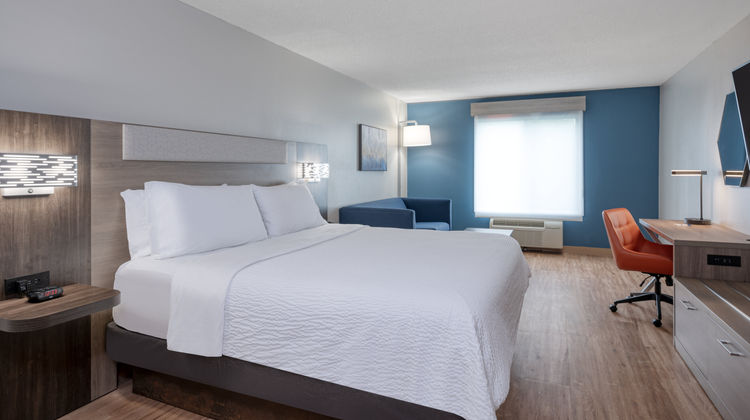 Holiday Inn Express Hotel & Suites Suite