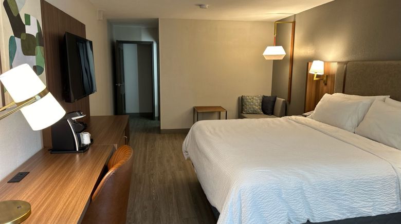 <b>Holiday Inn Roanoke-Tangelwood Room</b>. Images powered by <a href="https://www.leonardoworldwide.com/" title="Leonardo Worldwide" target="_blank">Leonardo</a>.