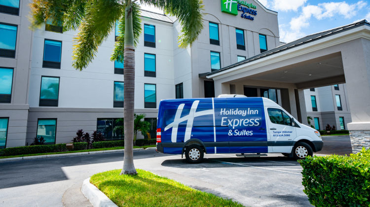 Holiday Inn Express & Suites Oldsmar Exterior