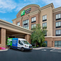Holiday Inn Express Hotel & Suites