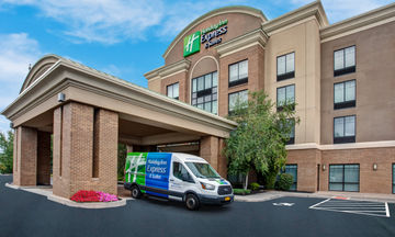 Holiday Inn Express Hotel & Suites