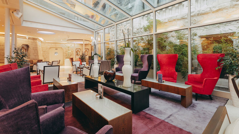 <b>Le Chateau d'Ouchy Hotel Lobby</b>. Images powered by <a href="https://www.leonardoworldwide.com/" title="Leonardo Worldwide" target="_blank">Leonardo</a>.
