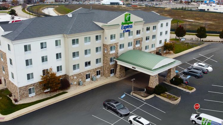 Holiday Inn Express Hotel & Suites Exterior