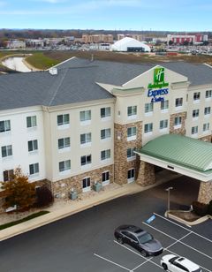 Holiday Inn Express Hotel & Suites